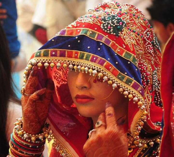 এবার নতুন বিকল্প এনেছে সরকার। তবে মনে রাখবেন, অনলাইনে আপডেট করলেও চূড়ান্ত যাচাইকরণের জন্য পাসপোর্ট কেন্দ্রে যাওয়ার তারিখ নিতে হবে আপনাকে।