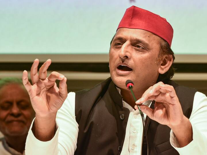 UP Politics: दारोगा भर्ती परीक्षा में धांधली को लेकर अखिलेश यादव ने CM योगी को लिखी चिट्ठी, SIT से जांच की मांग की Akhilesh yadav writes letter to cm yogi adityanath seeks SIT probe in alleged daroga recruitment scam ann UP Politics: दारोगा भर्ती परीक्षा में धांधली को लेकर अखिलेश यादव ने CM योगी को लिखी चिट्ठी, SIT से जांच की मांग की