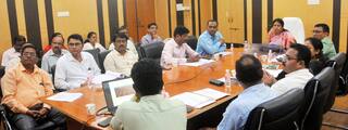 Collector : योजनांची फलनिष्पत्ती आवश्यक, जिल्हास्तरीय पीक विमा योजनेचा जिल्हाधिकाऱ्यांकडून आढावा
