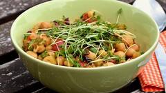 Sprouts in Diet: পেট ভরাতে সাতসকালেই পাতে রাখুন অঙ্কুরিত ছোলা