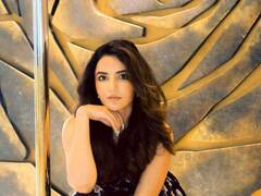 PHOTO: जास्मिन भसीनचा ग्लॅमरस लूक; ब्लॅक ड्रेसमध्ये दिसतेय खास!