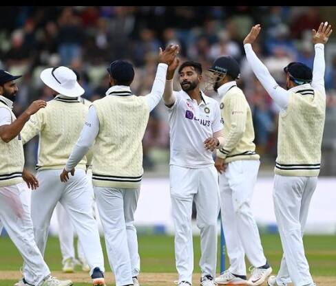 ভারতীয়দের বোলারদের মধ্যে ২ ইনিংস মিলিয়ে সবচেয়ে সফল বোলার বুমরা। প্রথম ইনিংসে ৩ উইকেট ও দ্বিতীয় ইনিংসে ২ উইকেট নেন তিনি। সিরাজ ৪ উইকেট নেন ম্যাচে।