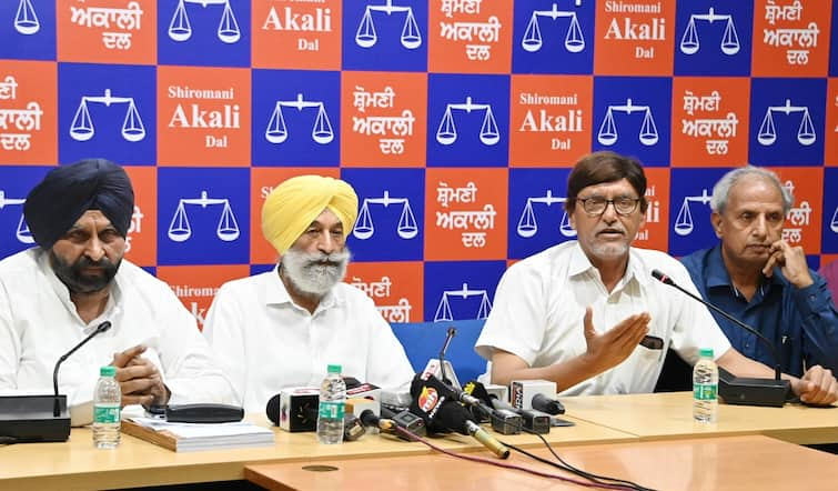 Big Statement of Akali Dal, We Will Take Legal Action Against Those Who Defame Akali Leadership ਬਰਗਾੜੀ ਬੇਅਦਬੀ ਰਿਪੋਰਟ: ਅਕਾਲੀ ਦਲ ਦਾ ਵੱਡਾ ਬਿਆਨ, ਅਕਾਲੀ ਲੀਡਰਸ਼ਿਪ ਨੂੰ ਬਦਨਾਮ ਕਰਨ ਵਾਲਿਆਂ 'ਤੇ ਲਵਾਂਗੇ ਕਾਨੂੰਨੀ ਐਕਸ਼ਨ