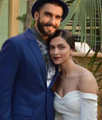 Ranveer Singh B'day Selfie: रणवीर सिंह कुछ इस अंदाज में मना रहे हैं बर्थडे, फैंस के साथ शेयर की सेल्फी