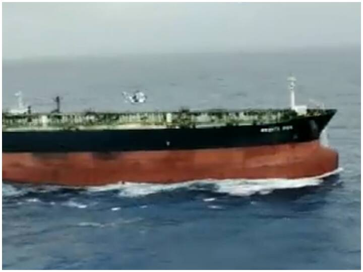 Indian Coast Guard: भारतीय तटरक्षक बल ने संकट में फंसे जहाज के सभी क्रू मेंबर को किया रेस्क्यू, एक पाकिस्तानी भी हैं शामिल Indian Coast Guard rescued all 22 crew members from merchant vessel MT Global King I in arabian sea Indian Coast Guard: भारतीय तटरक्षक बल ने संकट में फंसे जहाज के सभी क्रू मेंबर को किया रेस्क्यू, एक पाकिस्तानी भी हैं शामिल