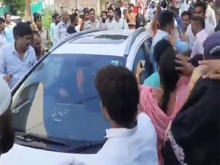 MP News Uproar after voting in Indore, BJP-Congress supporters clash with each other ann Indore News: नगरीय निकाय चुनाव में मतदान के बाद हंगामा, महिलाओं ने बीजेपी प्रत्याशी को दिखाए चप्पल