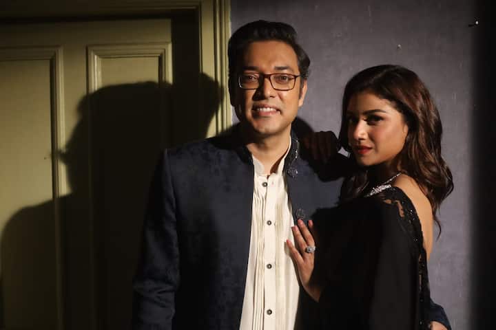 অনুপমের কথায়, 'এই গানটা একজন কবি আর তাঁর কল্পনার গল্প বলে। একজন কবির কল্পনার যাদুই যেন এই গানকে জীবন্ত করে তুলেছে।'