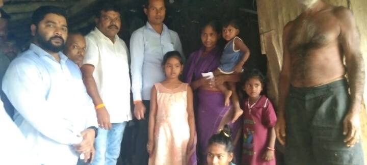 डहाणू तालुक्यातील चारोटी येथील गेटी पाड्यातील एका शेतकऱ्याचा सोमवारी सकाळी नदी ओलांडून जाताना मृत्यू झाला होता.