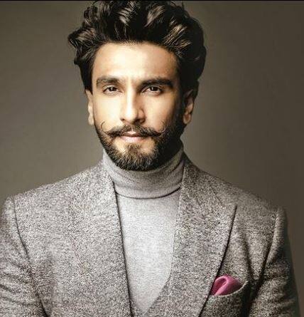 Ranveer Singh B'day Selfie: रणवीर सिंह कुछ इस अंदाज में मना रहे हैं बर्थडे, फैंस के साथ शेयर की सेल्फी