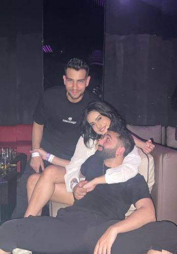 न्यासा देवगन फिलहाल लंदन में पढ़ रही हैं और अक्सर अपने दोस्तों की सोशल मीडिया पोस्ट्स में नजर आती हैं.