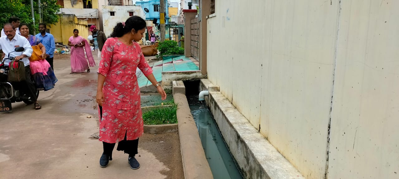 Nellore Drainage Problems: వామ్మో! ఏంటీ ప్లాస్టిక్ వ్యర్థాలు- షాకైన కమిషనర్