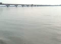 Barabanki News: पहाड़ों पर बारिश से बढ़ा सरयू नदी का जलस्तर, बाढ़ के डर लोगों ने शुरू किया पलायन