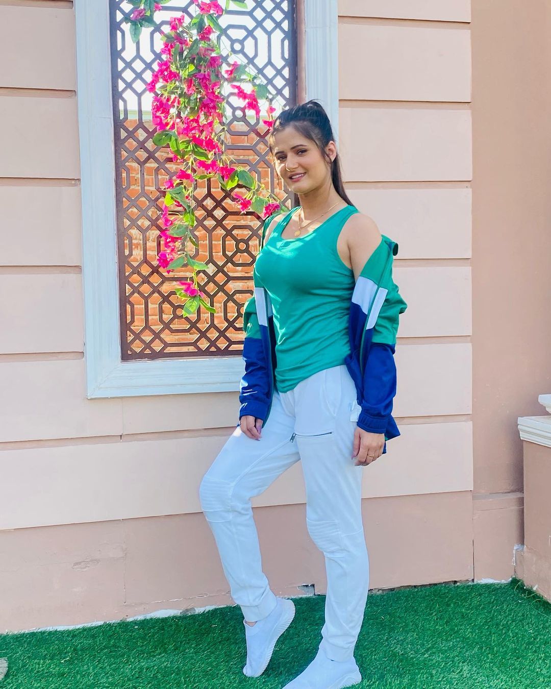 Haryanvi Actress Anjali Raghav See her Glamorous And Desi Look | Anjali  Glamorous Photos: इस हरियाणा एक्ट्रेस की खूबसूरती के दीवाने हुए फैन्स,  ग्लैमरस लुक देख आप भी खो बैठेंगे होश