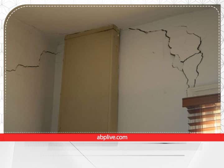 Vastu Tips For Home: घर की दीवार बताती है आपकी बर्बादी का संकेत, ना करें नजरअंदाज, जानें कैसे? vastu tips for home do not do these mistakes on home wall Vastu Tips For Home: घर की दीवार बताती है आपकी बर्बादी का संकेत, ना करें नजरअंदाज, जानें कैसे?