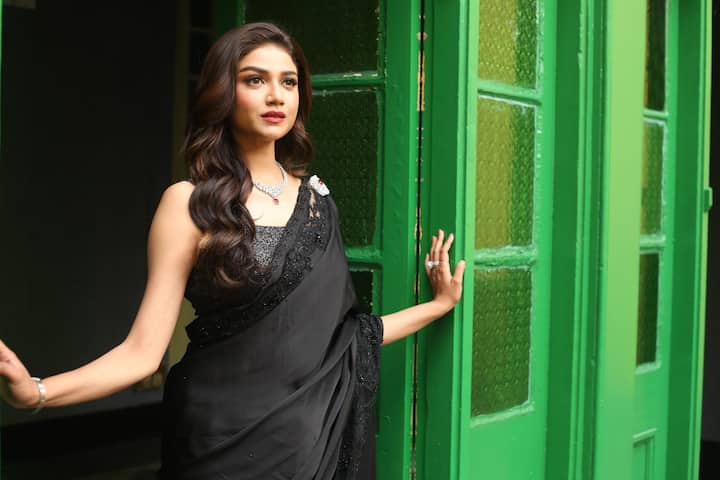 রোহন বসু (Rohan Basu) এই গানটির পরিচালনা করেছেন। গানটি লিখেছেন ও গেয়েছেন অনুপম রায়। পর্দায় এই গানে দেখা গিয়েছে সৌরসেনী ও অনুপমকেই। ৪ তারিখ মুক্তি পেয়েছে এই গানটি।