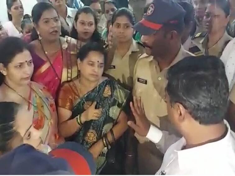 maharashtra politics shivsena woman activist angry on against shiv sena rebel mla dr balaji kinikar ambernath Maharashtra Politics Shivsena  : महिला शिवसैनिक आक्रमक; शाब्दिक बाचाबाचीनंतर बंडखोर आमदाराचा काढता पाय