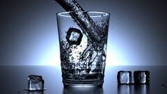 Health Tips: জল খাওয়ার পরিমাণ বাড়াতে পারছেন না? মানুন এই সহজ উপায়গুলো