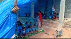 In Pics: कवर्धा में जर्जर हाल में प्राइमरी स्कूल, गांव में तिरपाल डालकर पढ़ रहे बच्चे, देखें तस्वीरें