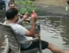 குண்டுகுழி சாலை.. டூரிஸ்ட் ஸ்பாட்டாக மாற்றிய போராட்டக்காரர்கள்.. நூதன போராட்டம்..