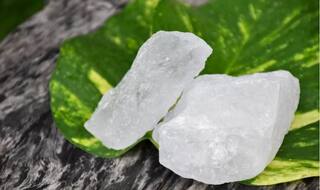 ਨਹਾਉਂਦੇ ਸਮੇਂ ਅੰਡਰਗਾਰਮੈਂਟਸ ਦੇ ਹੇਠਾਂ ਲਾਓ ਫਿਟਕਰੀ, ਫਾਇਦੇ ਜਾਣ ਕੇ ਹੋ ਜਾਓਗੇ ਹੈਰਾਨ