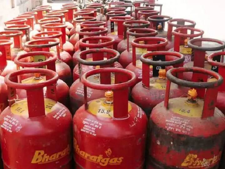 UP LPG Price Today: 19 kg Commercial Gas Cylinder price reduced rupees 36 today in UP, Lucknow, Meerut, Ghaziabad, Noida, Mathura, UP LPG Cylinder Price Today: देश में LPG के दाम में आज हुई कटौती, जानें- यूपी के लखनऊ सहित तमाम शहरों में आज कितना सस्ता हुआ कमर्शियल सिलेंडर