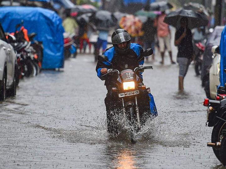 Mumbai Rain News: Heavy Rainfall Continue in Mumbai, 200 mm of rain recorded in last 36 hours Mumbai Rain News: मुंबई में 36 घंटे में 200 MM बारिश, पालघर और रायगढ़ के लिए रेड अलर्ट जारी