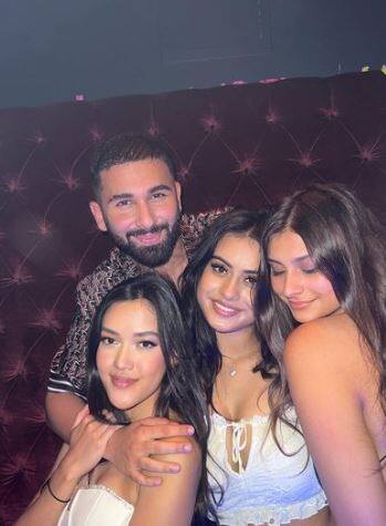 न्यासा ने इस हफ्ते अपने दोस्तों के साथ स्पेन का दौरा किया और उनकी तस्वीरें अब इंस्टाग्राम पर सामने आई हैं.