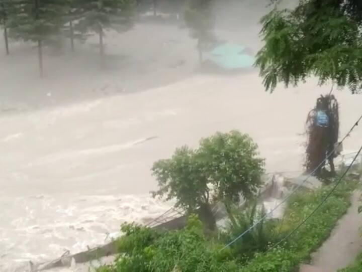 Himachal Pradesh Kullu Cloud bursts Manikaran valley houses and camping sites Himachal Pradesh Flood: कुल्लू के मणिकर्ण घाटी में फटा बादल, कई घरों और कैम्पिंग साइट्स को हुआ भारी नुकसान