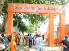 Aligarh News: तबादले के बाद अलीगढ़ में डॉक्टरों की भारी कमी, OPD संचालन पर संकट, इंटर्न और नर्सिंग स्टाफ के भरोसे व्यवस्था