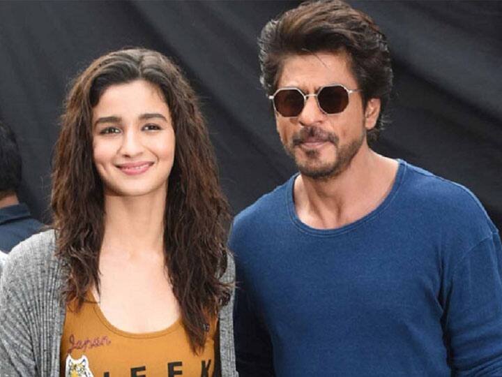 Shah Rukh Khan is impressed with mendak bichoo mix in Alia Bhatt and Shefali Shah Darlings teaser Darlings Teaser: शाहरुख खान को भी पसंद आई  Alia Bhatt की मेंढक और बिच्छू  की कहानी,  हटके है स्टोरी टेलिंग स्‍टाइल