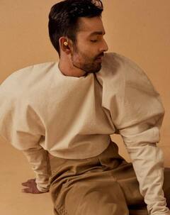 ਅੱਖਾਂ 'ਚ ਕਾਜਲ... ਕੰਨਾਂ 'ਚ ਵਾਲੀਆਂ, Himansh Kohli ਦਾ ਇਹ ਲੁੱਕ ਦੇਖ ਲੋਕ ਬੋਲੇ 'ਬਾਈ ਬਿੰਦੀ ਤੇ...'