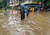 Mumbai Rains Update: दो दिन की भारी बारिश से मुंबईकर बेहाल, सड़कों पर भरा घुटनों तक पानी, कई इलाकों में बाढ़ जैसी स्थिति