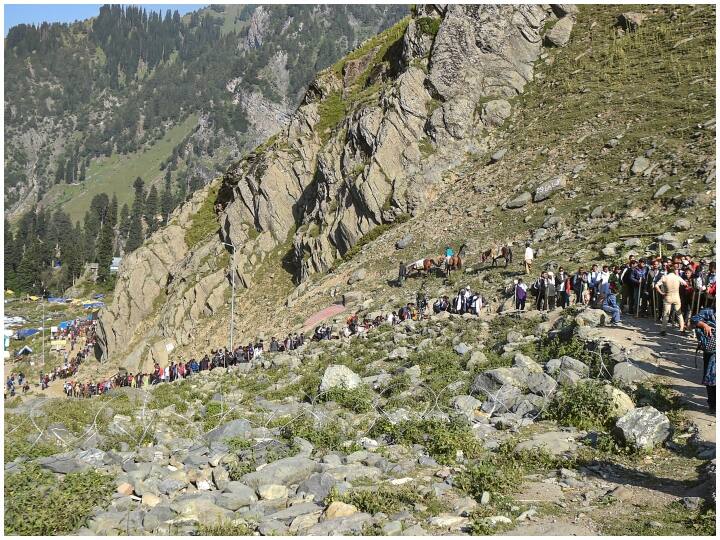 Amarnath Yatra 2022 helicopter make crash landing on Amarnath Yatra route Amarnath Yatra 2022: अमरनाथ यात्रा के दौरान हेलिकॉप्टर की खतरनाक लैंडिंग, क्रैश होने से बाल-बाल बचा