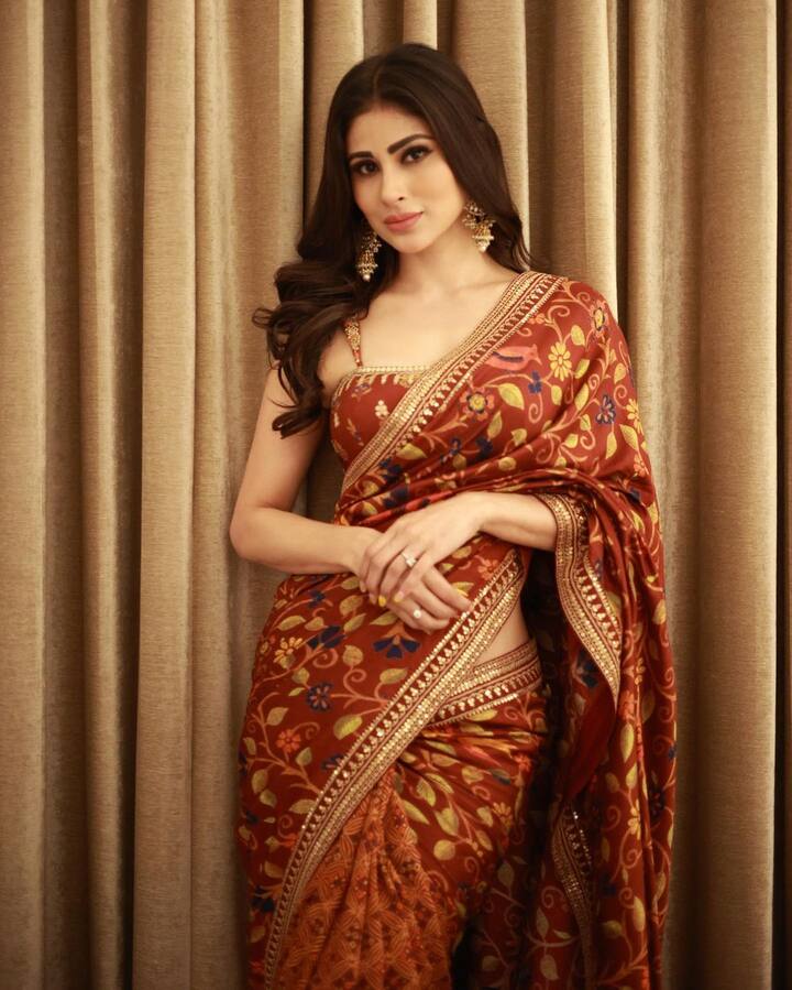 मौनी सोशल मीडियावरही खूप सक्रिय आहे. ती अनेकदा तिचे फोटो शेअर करून चाहत्यांचे लक्ष वेधून घेते. आता मौनी रॉयने पुन्हा एकदा तिच्या लेटेस्ट फोटोशूटची झलक दाखवली आहे. (photo: imouniroy/IG)