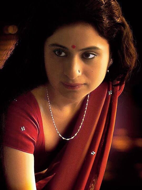 एक्ट्रेस रसिका दुग्गल (Rasika Dugal) वैसे तो 15 साल से इंडस्‍ट्री में काम कर रही थीं. इस बीच उनके कुछ रोल की तारीफ भी हुई लेकिन नाम-पहचान नहीं मिली. फिर OTT पर मिर्जापुर में बिना त्रिपाठी के रोल ने उनकी किस्‍मत चमका दी.