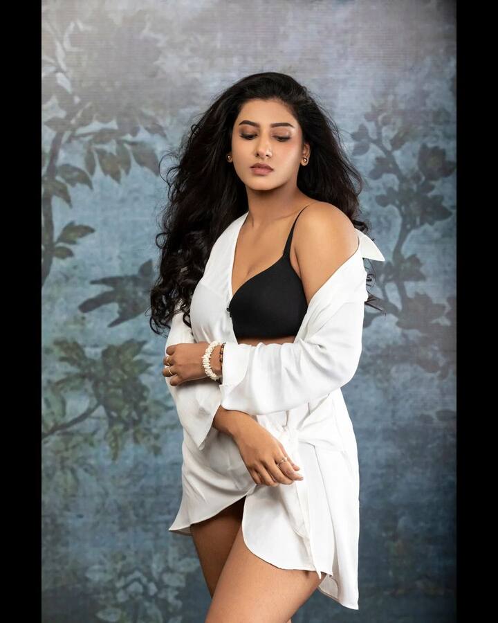విష్ణు ప్రియ హాట్ ఫోటోలు -Image Credit:Vishnupriya bheemaneni /Instagram