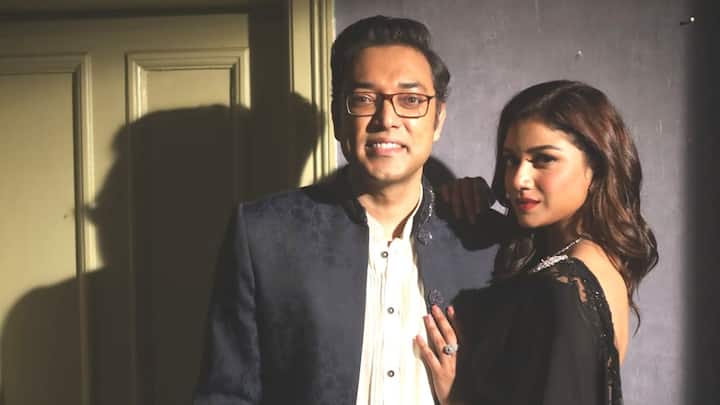 সৌরসেনী আরও বলছেন, 'এই প্রথম অনুপমদার সঙ্গে আমি অভিনয় করব, পর্দা ভাগ করে নেব। আমার মনে হয়, অনুপমদা যে কোন নায়কের সঙ্গে টক্কর দিতে পারে। সবটা মিলিয়ে 'দারুণ'-এ কাজ করার অভিজ্ঞতা সত্যিই দারুণ।'