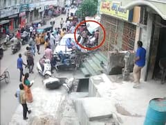 AP Minors crash car: சிறுவர்கள் ஓட்டிய கார் 3 பேர் மீது மோதி விபத்து.. பதறவைத்த வீடியோ