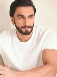 Ranveer Singh B'day Selfie: रणवीर सिंह कुछ इस अंदाज में मना रहे हैं बर्थडे, फैंस के साथ शेयर की सेल्फी