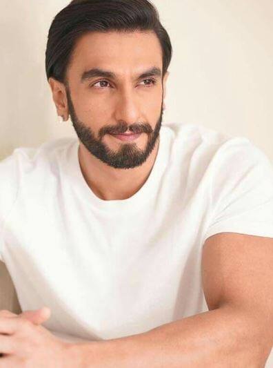 बॉलीवुड एक्टर रणवीर सिंह आज अपना 37वां जन्मदिन मना रहे हैं. इस बर्थडे सेलिब्रेशन के लिए रणवीर अपनी पत्नी दीपिका और परिवार के साथ यूएस में हैं.