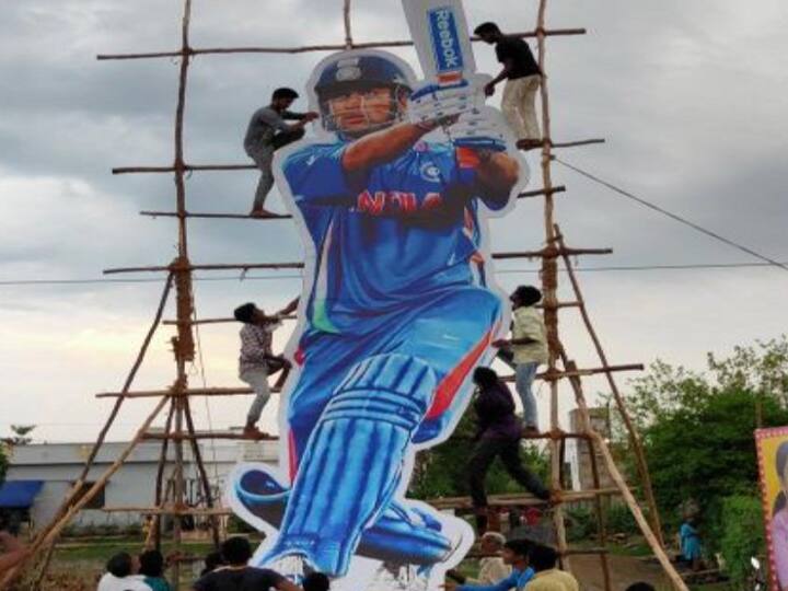 Former Indian Captain MS Dhoni's 41 feet cut out kept in Andhra pradesh ahead of his 41st birthday tomorrow Dhoni Birthday: தோனியின் 41-வது பிறந்தநாளுக்கு 41 அடியில் கட் அவுட் வைத்த ரசிகர்கள்.. வைரல் ட்ரெண்ட்