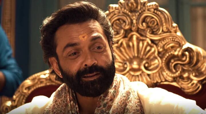ફિલ્મ 'બરસાત'થી ફિલ્મોમાં પોતાની એક્ટિંગ કરિયરની શરૂઆત કરનાર બોબી દેઓલ ઘણા વર્ષોથી ઈન્ડસ્ટ્રીમાં પોતાના પગ જમાવવાનો પ્રયાસ કરી રહ્યો છે. OTT પ્લેટફોર્મને કારણે તેની કારકિર્દીને વેગ મળ્યો છે. વેબ સિરીઝ આશ્રમમાં બોબી દેઓલે કરેલા બાબા નિરાલાનું પાત્રન ખૂબ પસંદ કરવામાં આવ્યો છે.
