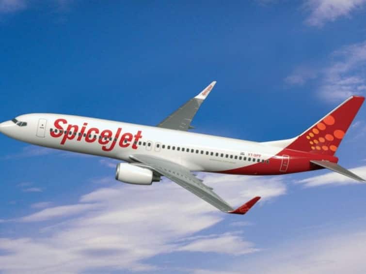 SpiceJet gets DGCA notice over poor safety oversight SpiceJet : स्पाइसजेटच्या विमानात 17 दिवसांत 8 वेळा बिघाड, नागरी विमान वाहतूक महासंचालनालयाकडून कारणे दाखवा नोटीस