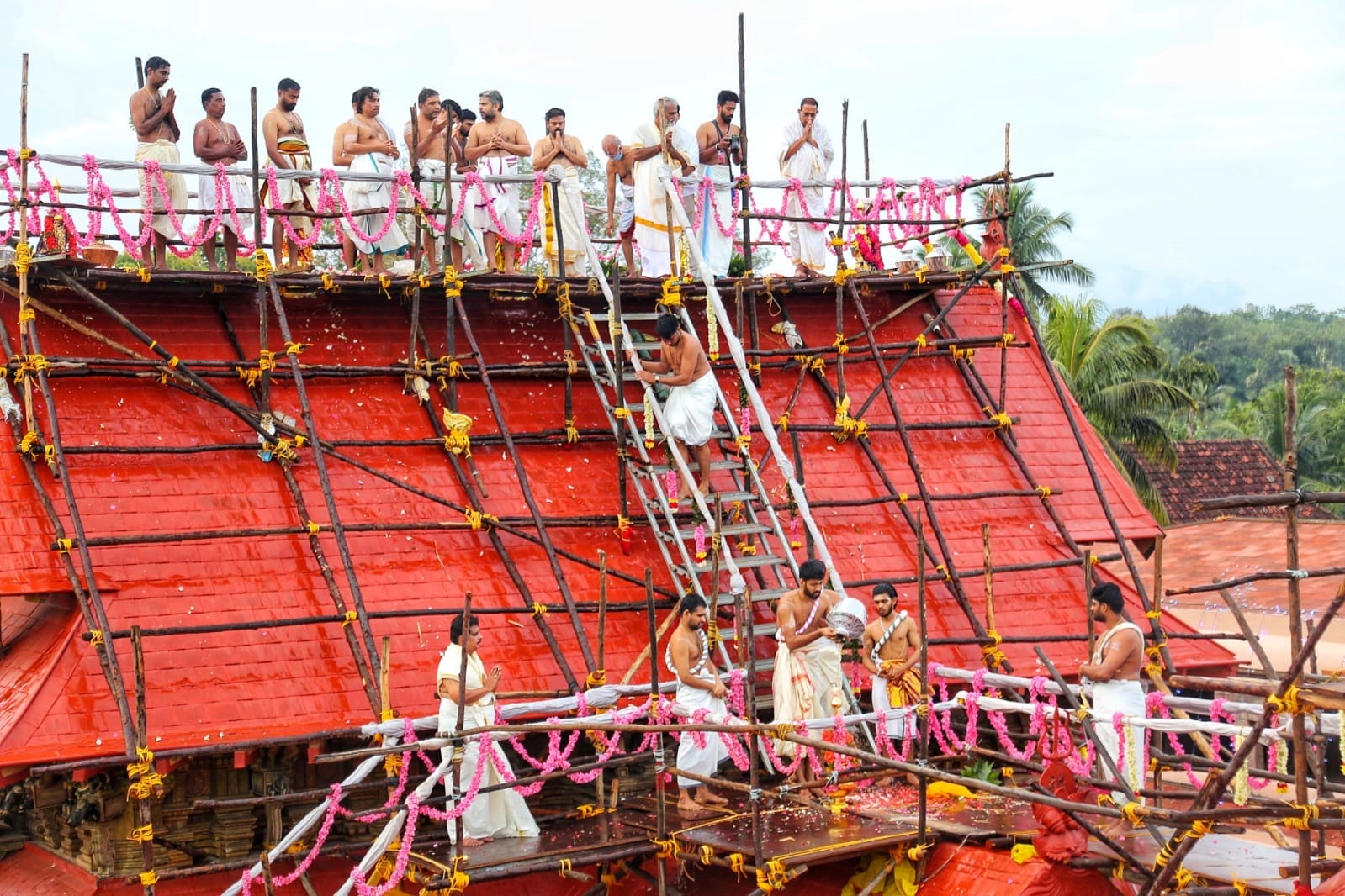 Thiruvattar Adikesava Temple:  418 ஆண்டுக்கு பின்  நடந்த  திருவட்டார் ஆதிகேசவ பெருமாள் கோவில் கும்பாபிஷேகம் - குமரியே திருவிழாக்கோலம் பூண்டது..!