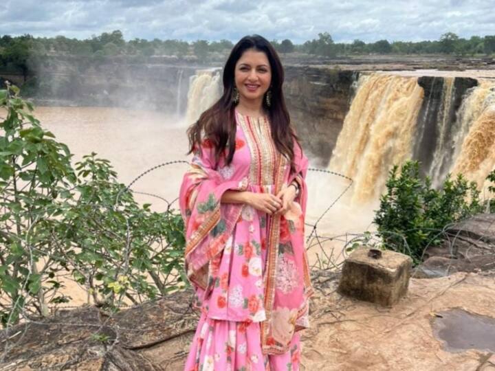 Bastar Chitrakot Waterfall Chhattisgarh Bollywood actress Bhagyashree said possibility of shooting films ANN Bastar News: चित्रकोट वाटरफॉल की खूबसूरती पर आया अभिनेत्री भाग्यश्री का दिल, शूटिंग पर कह दी बड़ी बात
