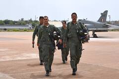 IAF Father Daughter Duo : भारतीय हवाई दलाच्या इतिहासात नवी कामगिरी, बापलेकीनं एकत्र उडवलं फायटर जेट, पाहा फोटो