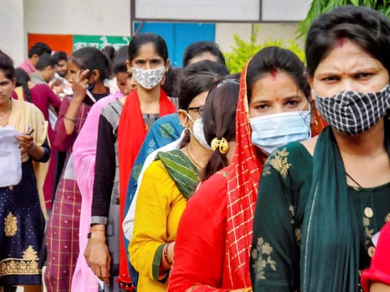 Gorakhpur News: गोरखपुर में 51 केन्द्रों पर आयोजित हुई बीएड की एंट्रेस परीक्षा, फोटो कॉपी की दुकानों पर रही पाबंदी Gorakhpur News: गोरखपुर में 51 केन्द्रों पर आयोजित हुई बीएड की एंट्रेस परीक्षा, फोटो कॉपी की दुकानों पर रही पाबंदी