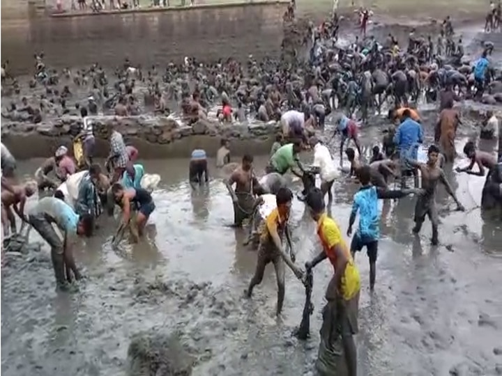 Fishing Festival : கள்ளக்குறிச்சி மணிமுக்தா ஆற்றில் நடைபெற்ற மீன்பிடி திருவிழா; மீன்களை அள்ளிச்சென்ற பொதுமக்கள்