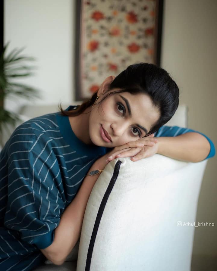 ஏய் என் தலைக்கேருற பொன் தடம் போடுற