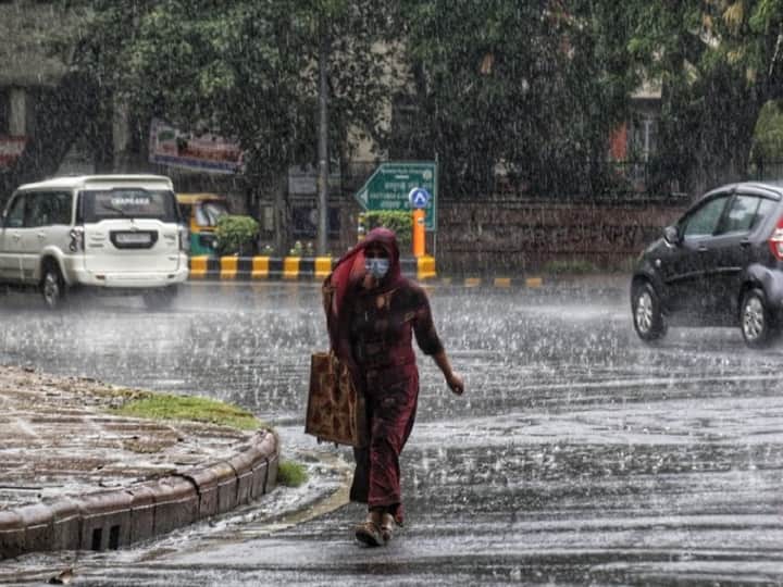 Delhi Weather Update Today 06 July 2022 IMD Alert for Heavy Rain in Delhi from Thursday to Saturday Delhi Weather Update Today: दिल्ली में उमस भरी गर्मी अब ज्यादा नहीं कर पाएगी परेशान, कल से मूसलाधार बारिश का अनुमान